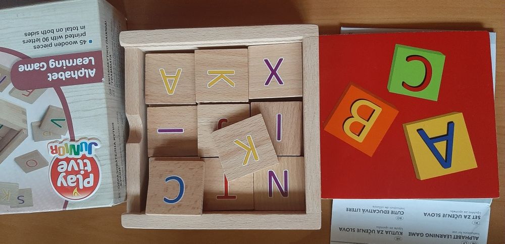 Детска игра - дървени релси с влакче