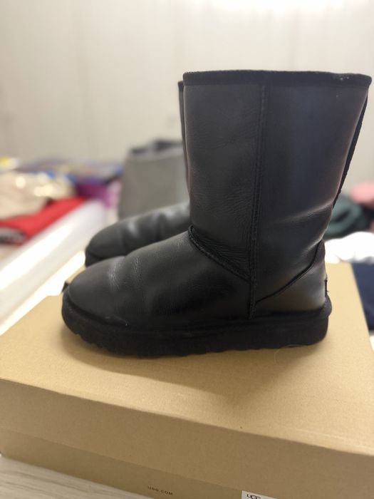 Cizme Ugg negre din piele marimea 37
