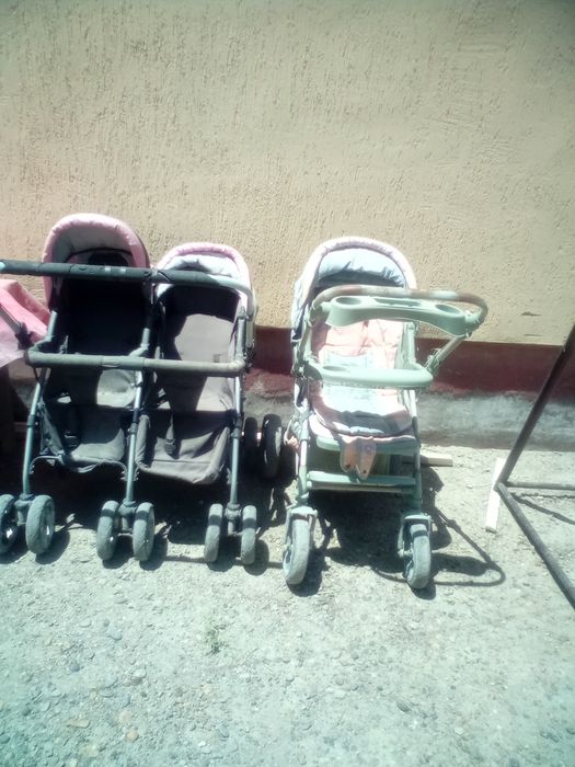 Продаётся коляска. Большая 300000.