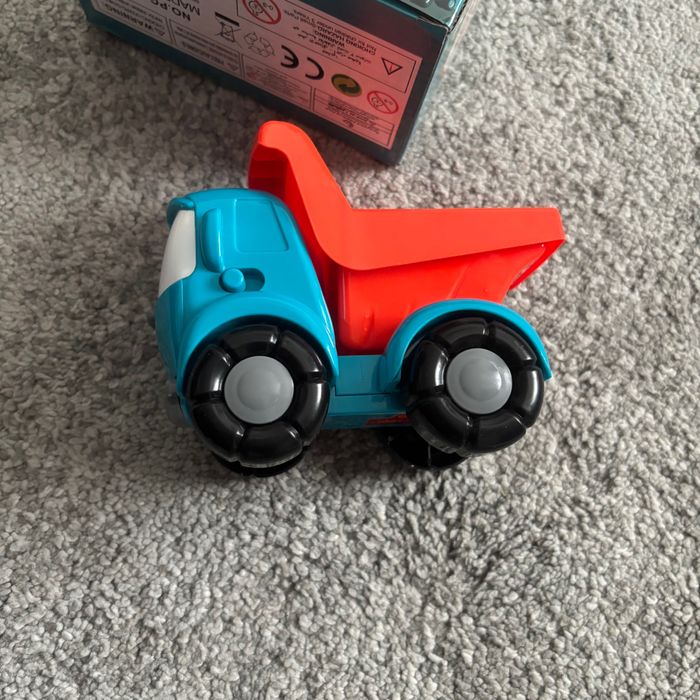 Camionul Leo din desene animate