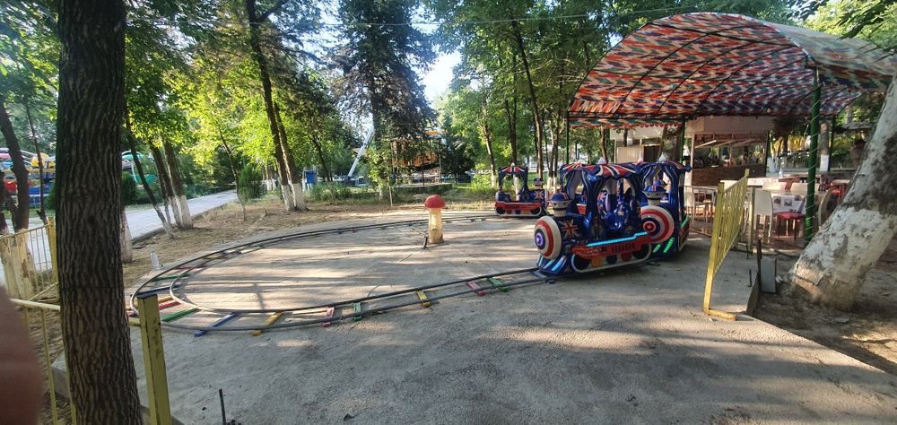 Bolalar poyizchasi sotiladi xolati zor yangidek kop ishlamagan