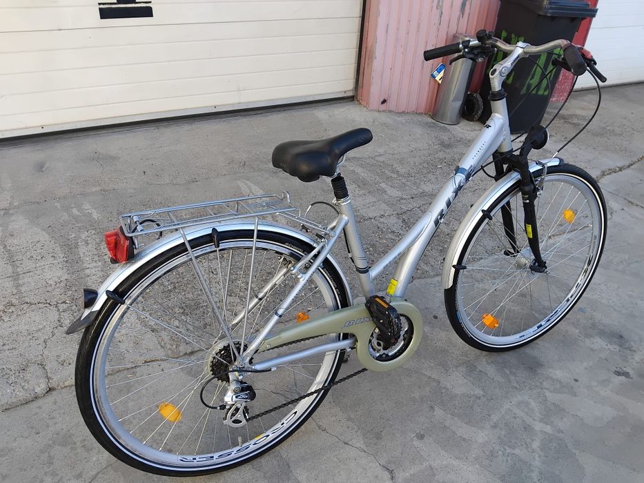 Vând bicicleta din aluminiu pentru damă