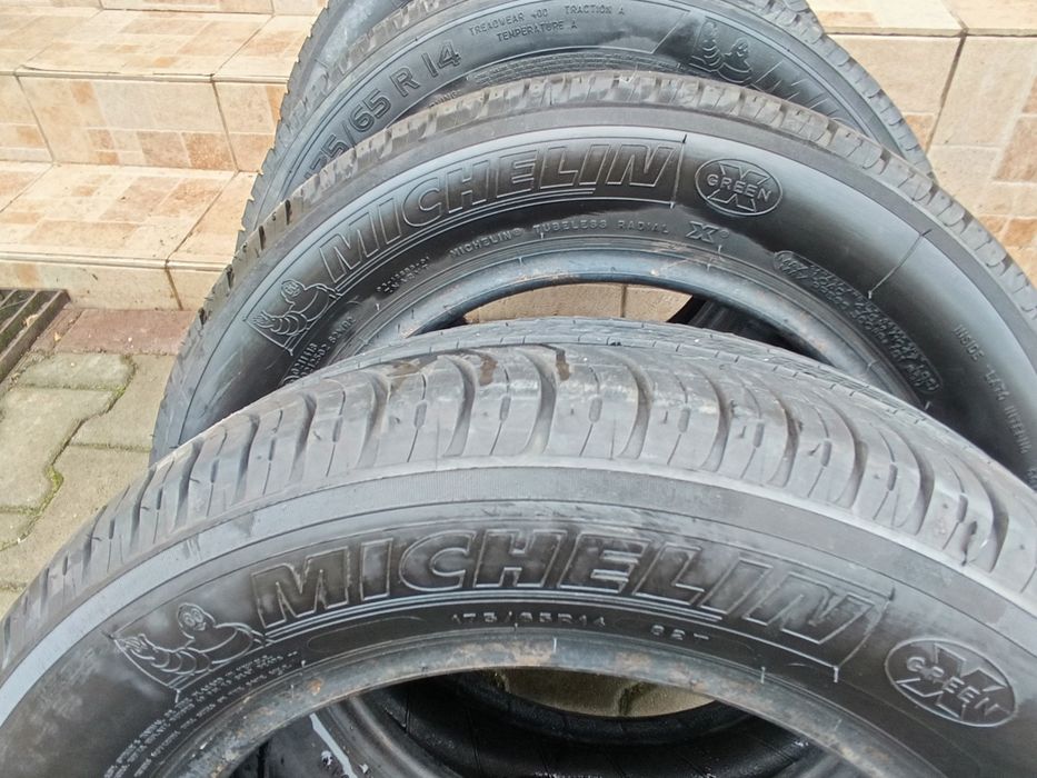 Vând set de 4 cauciucuri de vara  Michelin 175/65/14
