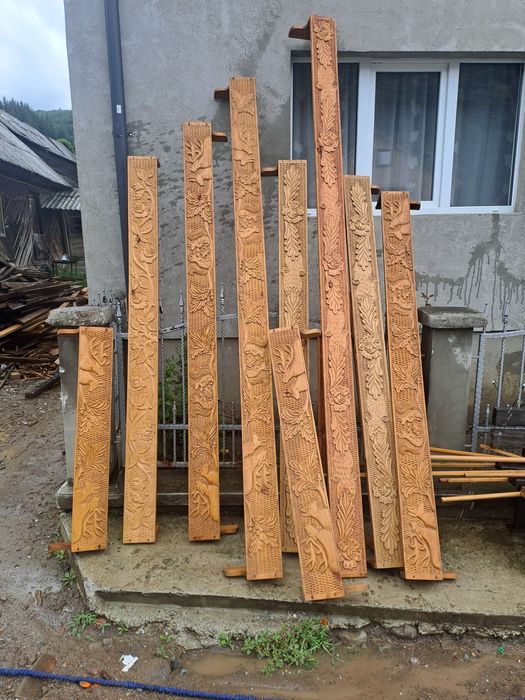 Draperii din lemn sculptate