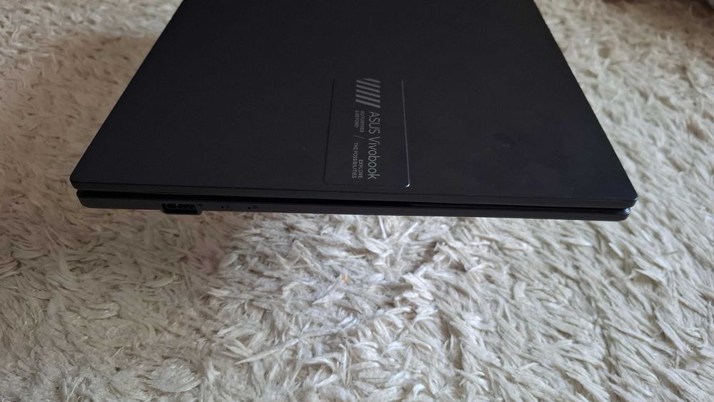 Laptop ASUS Vivobook Go 15 Ryzen 5-7520U /8 GB RAM /512 GB SSD CU NOU