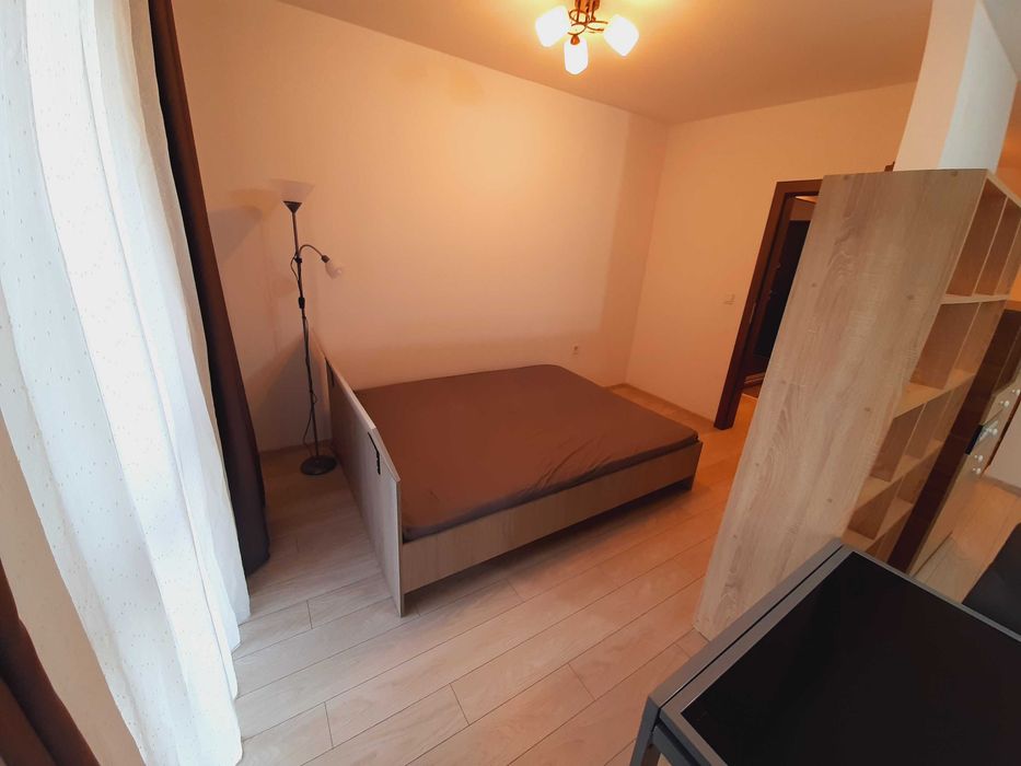 Studio etaj 1 - Maurer/ 40 mp/ loc parcare privat/ boxa subsol