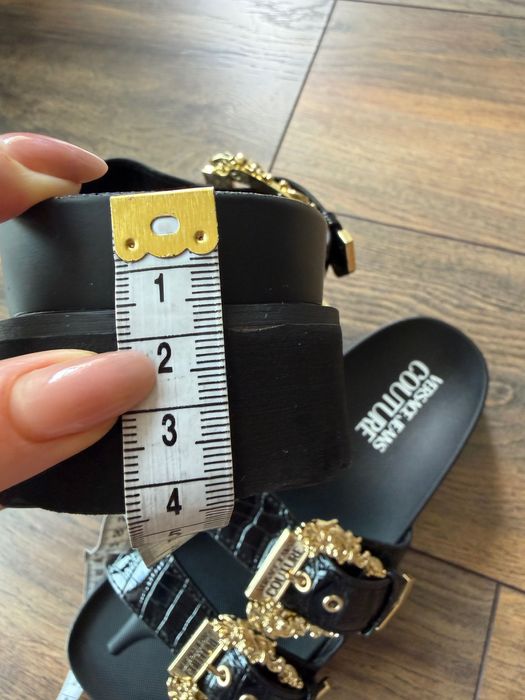 Оригинални дамски чехли Versace Jeans Couture – черни