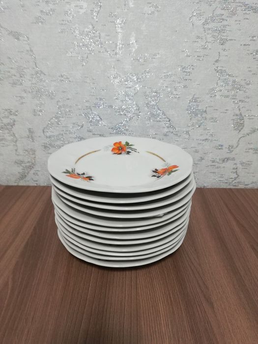 Продам тарелки полупорционные.