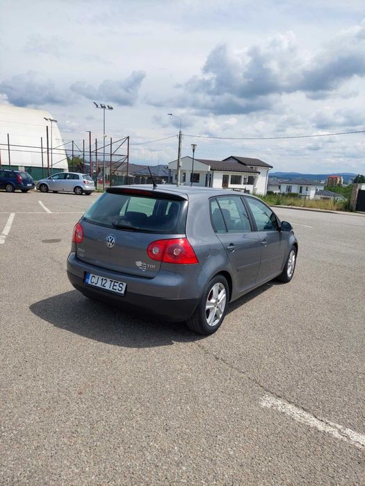 De vinzare vw golf 5.