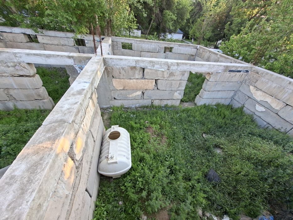 Noturar bino sotiladi