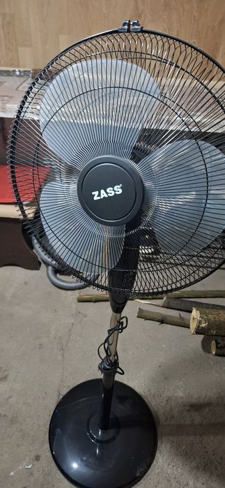 Vând ventilator zass