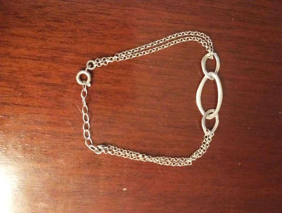 Сребърна гривна за жени