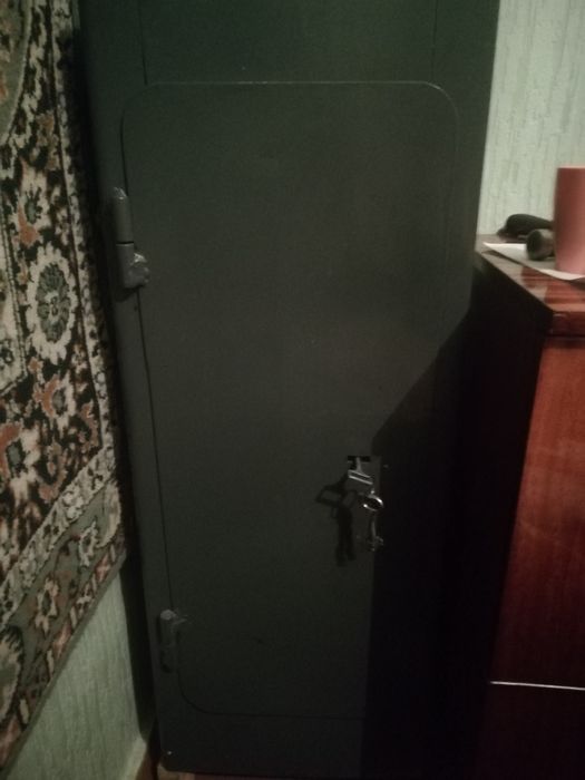 Сейф металлический