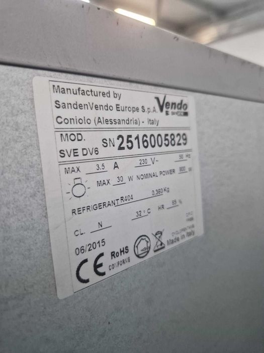 Vand vitrina automata cu lift