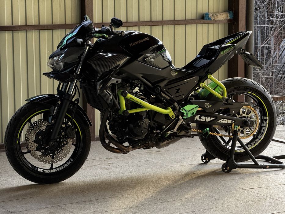 Motocicleta Kawasaki Z650 2024