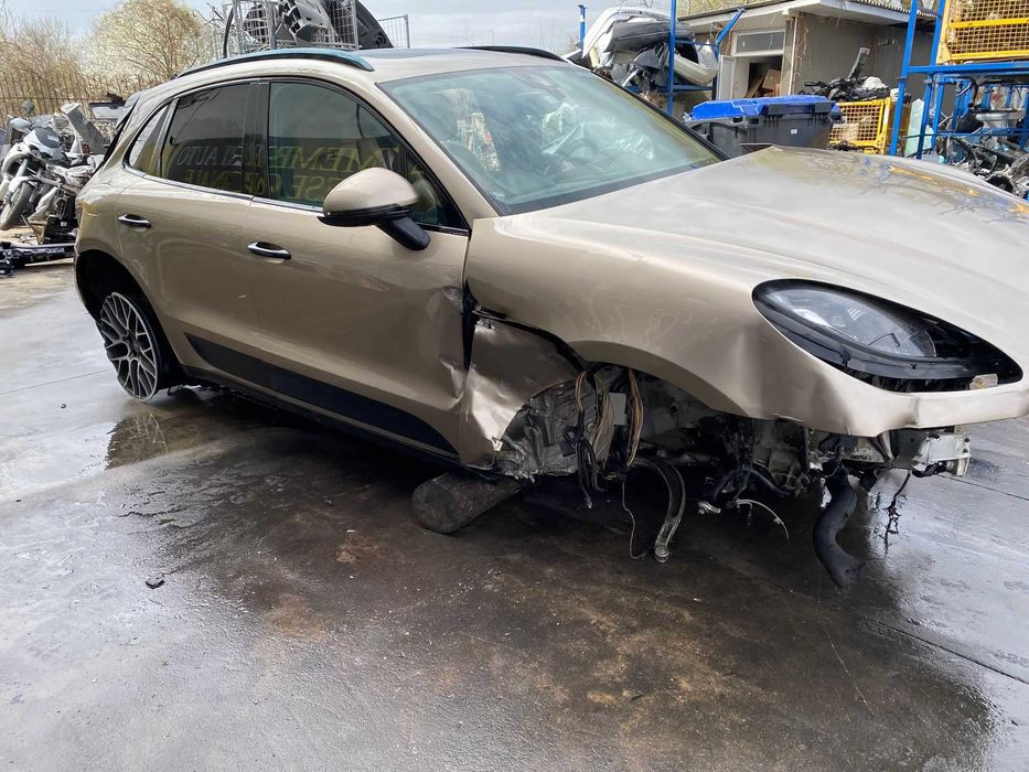 Dezmebrez Porsche Macan bara/capota/aripa/usa/motor/stop/oglinda/far