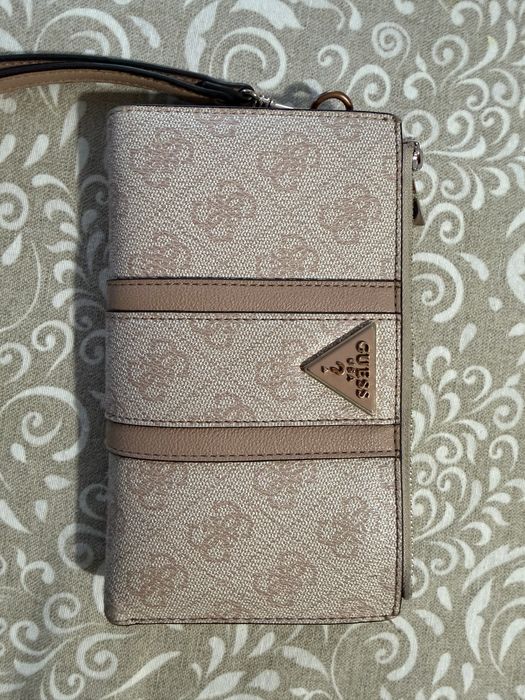 Дамски портфейл Guess