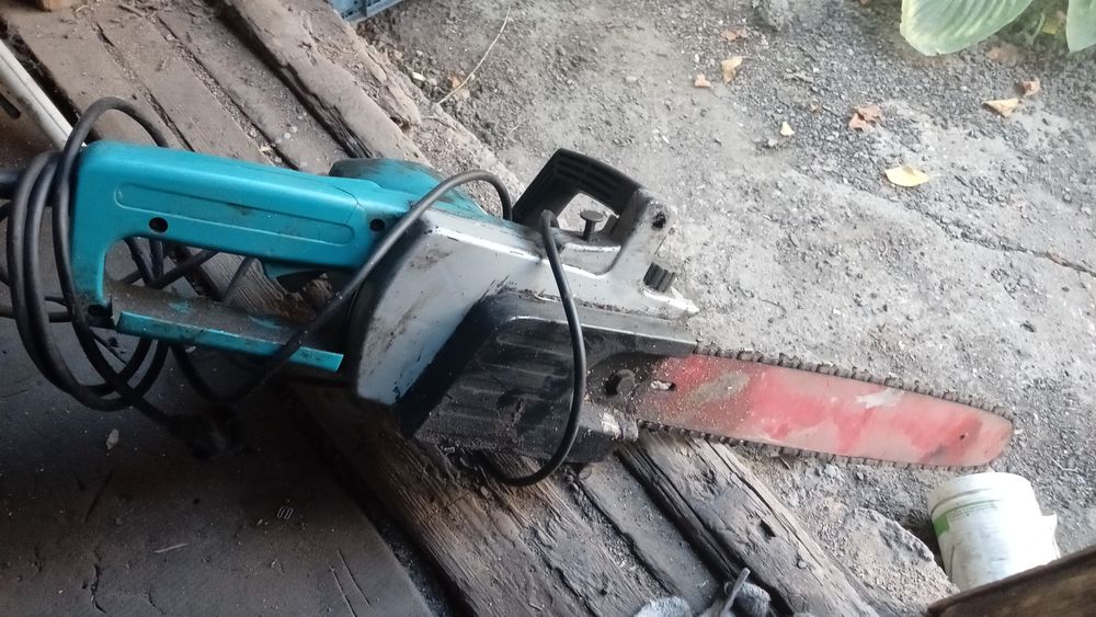 Электро пила Makita