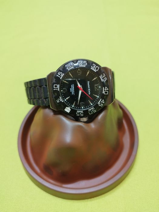 Продавам мъжки часовник