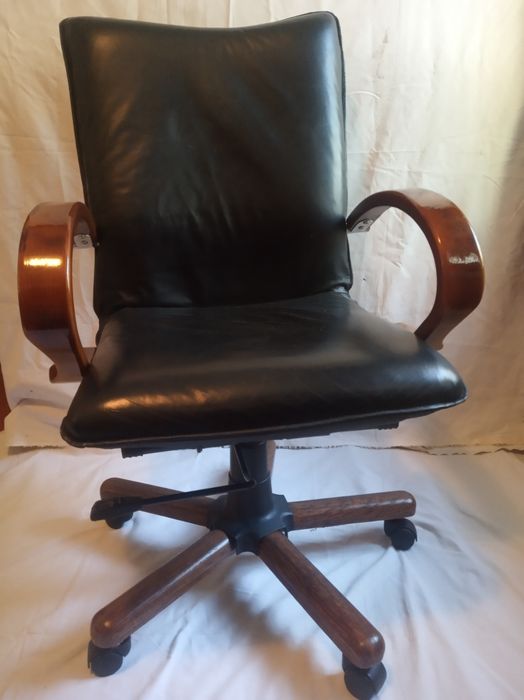 Кресло кожаное, ..
