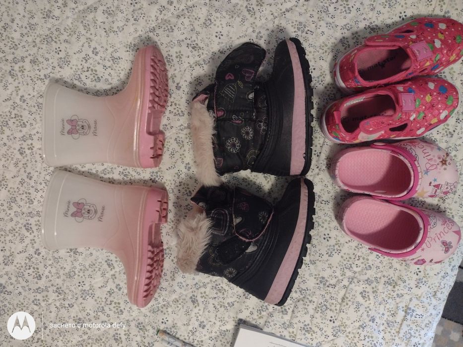 ЛОТ бебешки ботушки и пантофи. За размери и въпроси пишете на съобщени