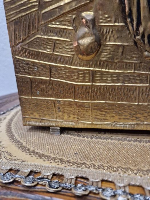 Английска поставка за вестници с месингов обков