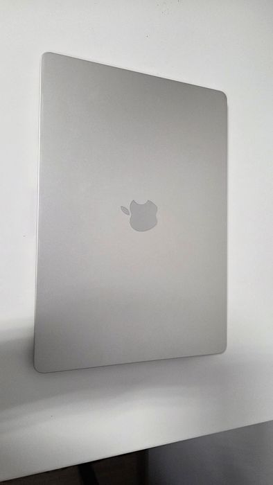 Macbook Air 15, M2, 8gb ram, 256 ssd