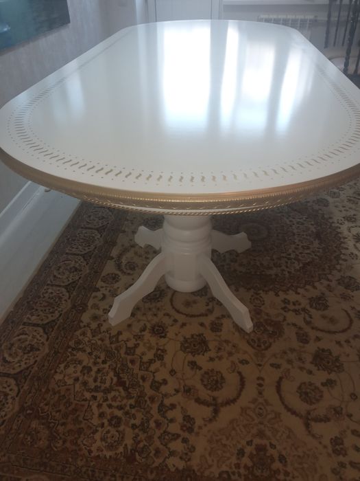 Продам стол гостинный