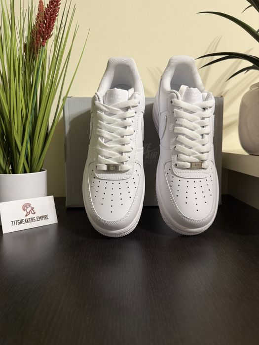 Nike Air Force 1 Triple White