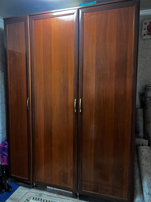 Шифоньер коричневый