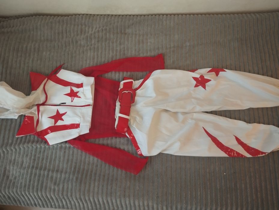 Продам костюмы детские