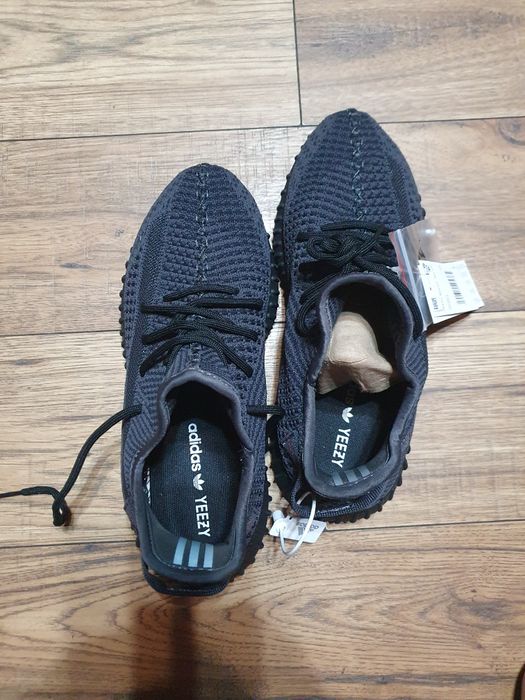Vând adidasi yeezy boost