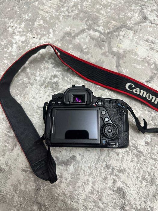 Canon 80D Body фотоаппарат ( куплен в официальном магазине)