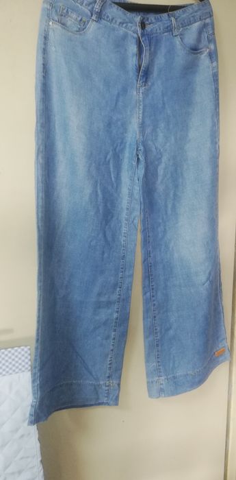 Няколко дамски тоалета-размер М- официална рокля в лилаво с дантела