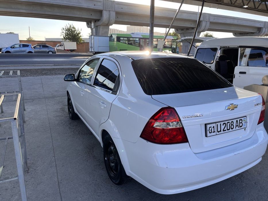 Нексия 3 сотилади