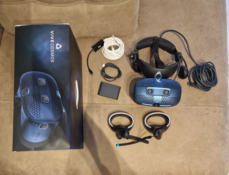 HTC Vive Cosmos Headset VR