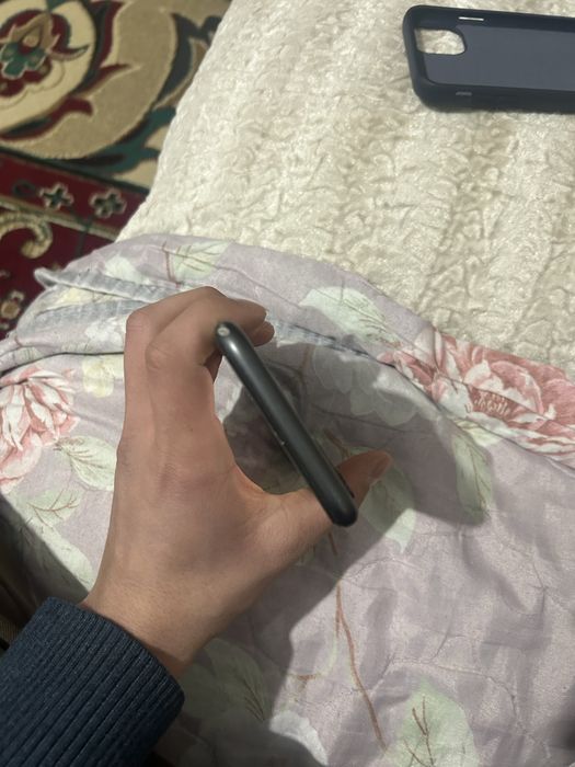 Продам айфон 11