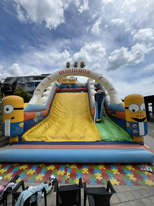 Батут пързалка - Миньони