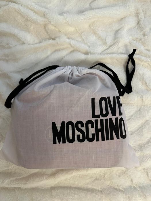 Vând poșetă Love Moschino crossbody