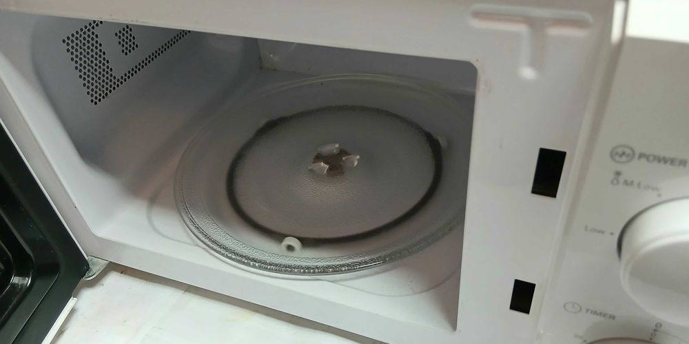 Микровълнова фурна с грил