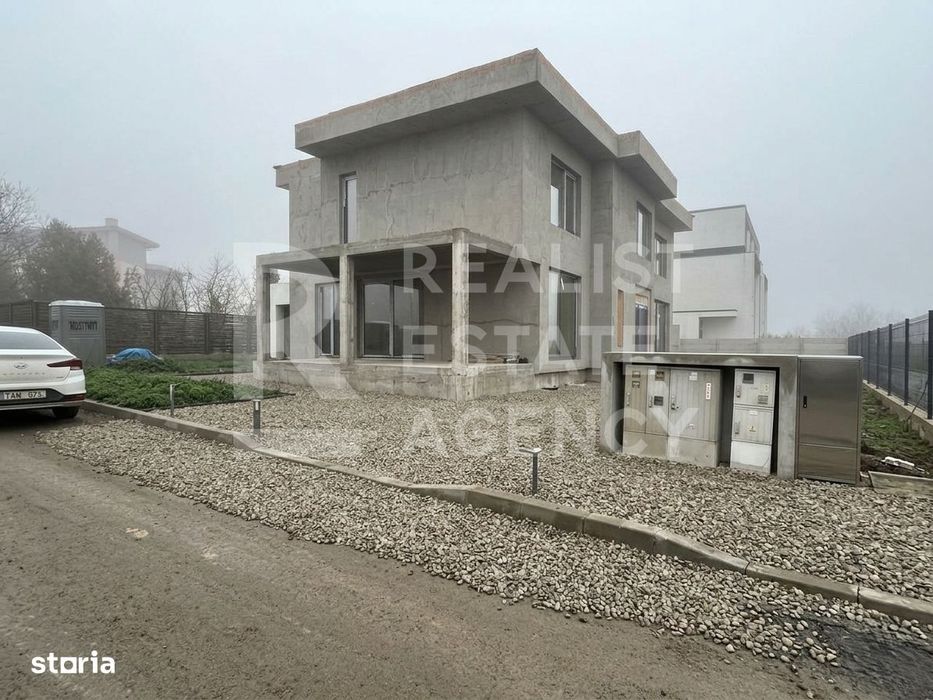 Casă P+1, 315 m² utili | Teren 1.530 m² | Pe malul lacului Ostratu