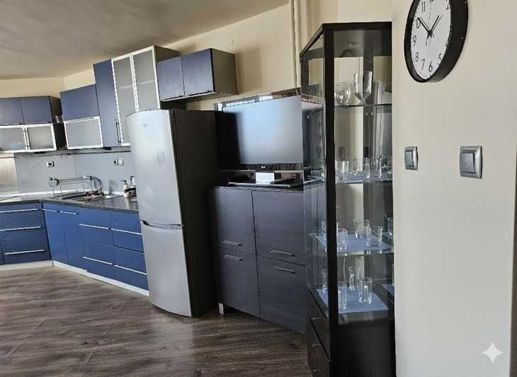 Тристаен апартамент под наем