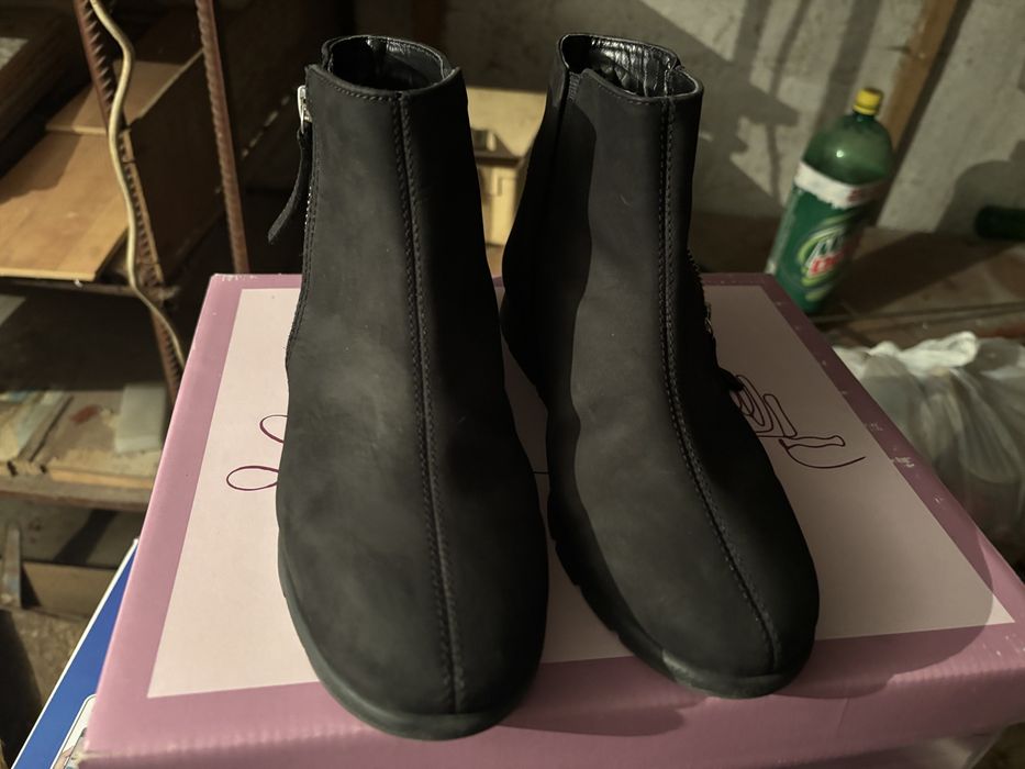 Ghete fete, piele, marime 35, noi