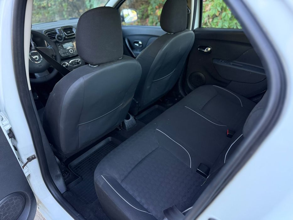 Dacia logan 1.5dci editia de 10 ani clima cu AC nav etc