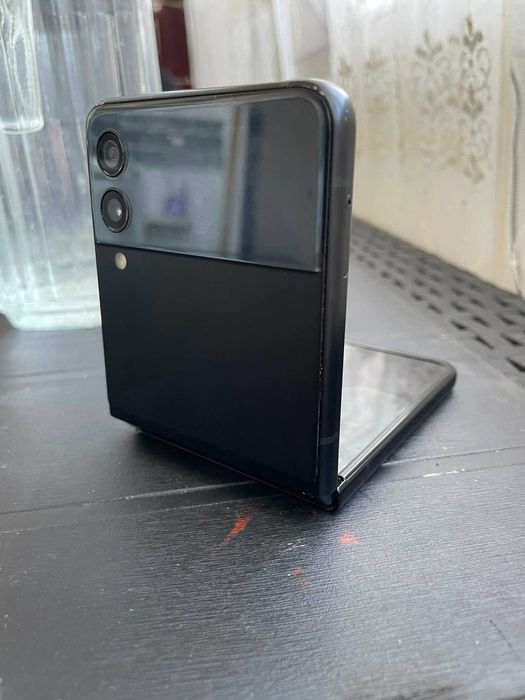 Galaxy z flip3 с неработещ дисплей