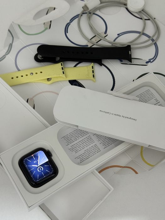 Apple watch SE 2 series  (gen2) (2024) 40mm
