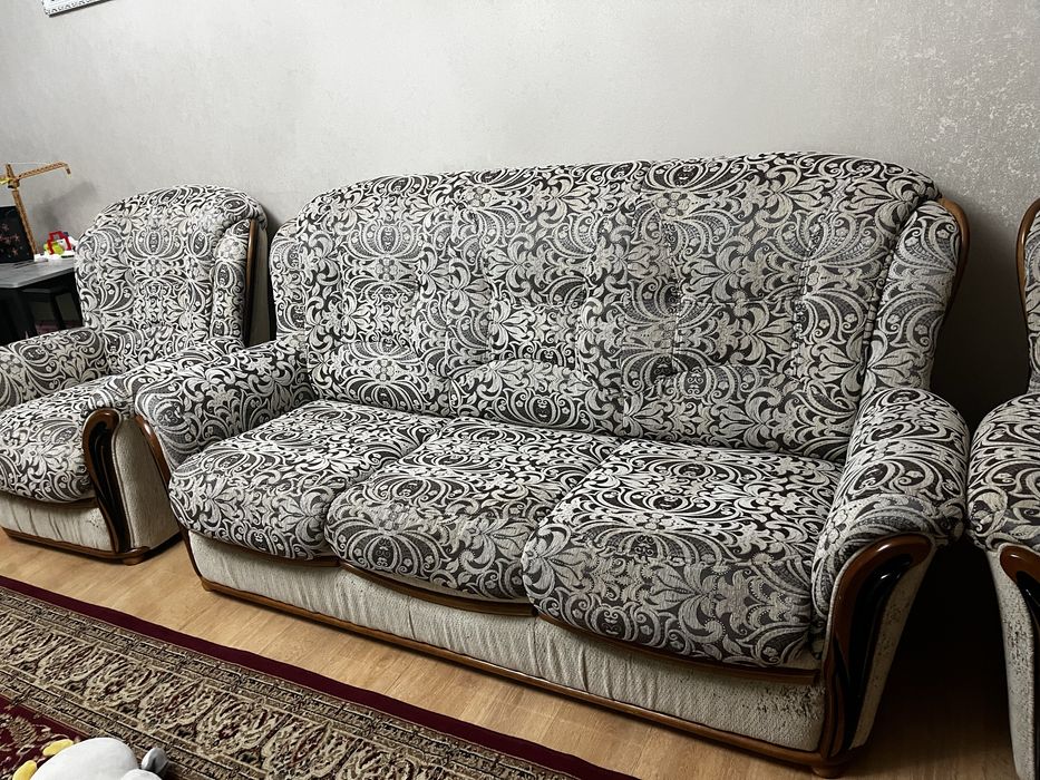 Срочно! Продам диван с креслами