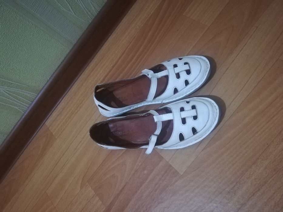 Обувь белого цвета