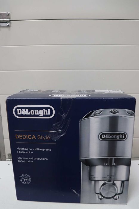 Кафемашина De'Longhi Dedica EC685, дюза за млечна пяна, три цедки