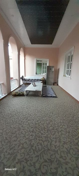 Barcha qulayliklarga ega hovli sotiladi